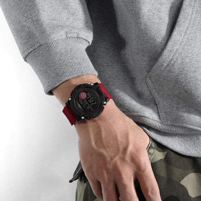 Montre Digitale Homme – Étanche 5 ATM, Mode Lumineux & Alarme